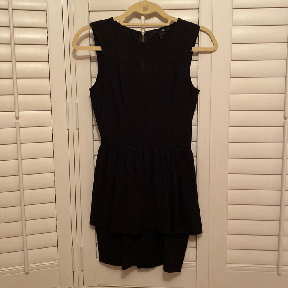 Black sleeveless dress